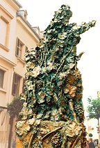 Vigne- fontaine, 1999. Bronze. REmich, Grand-Duche de Luxembourg